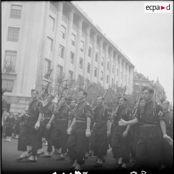 Paris. Défilé d'une unité de chasseurs à pied.