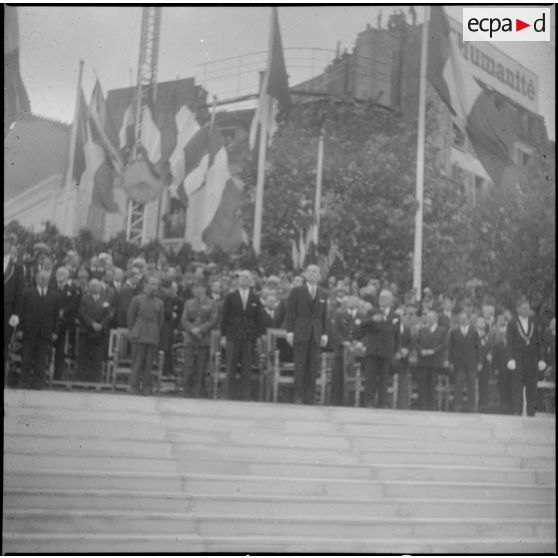 Cérémonie et défilé du 14 Juillet sur la place de la Bastille : la tribune présidentielle.