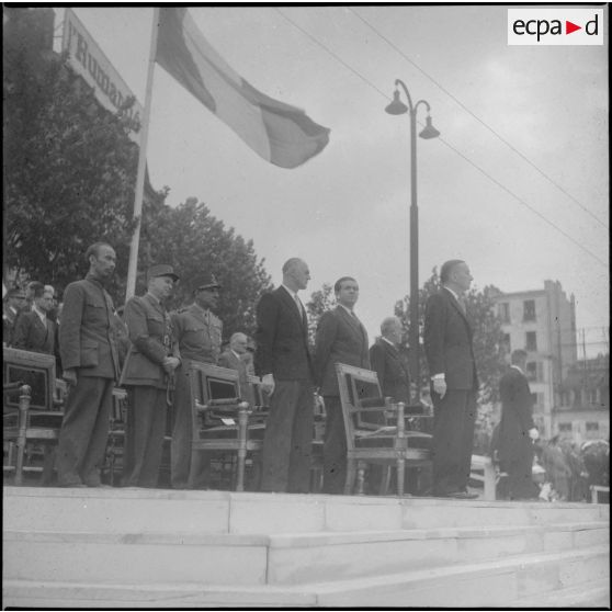 Cérémonie et défilé du 14 Juillet sur la place de la Bastille : la tribune présidentielle.