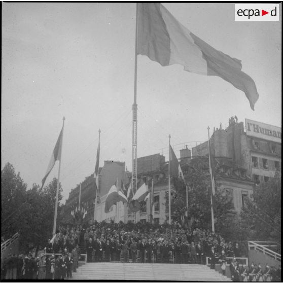 Cérémonie et défilé du 14 Juillet sur la place de la Bastille : la tribune présidentielle.