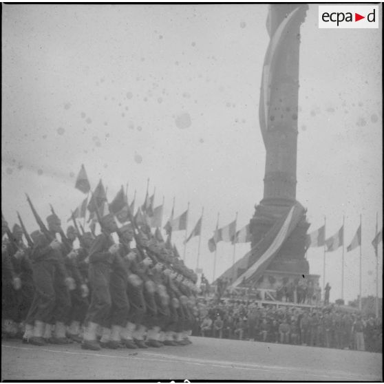 Défilé du 14 Juillet  sur la place de la Bastille : les élèves d'une école (sous réserve).