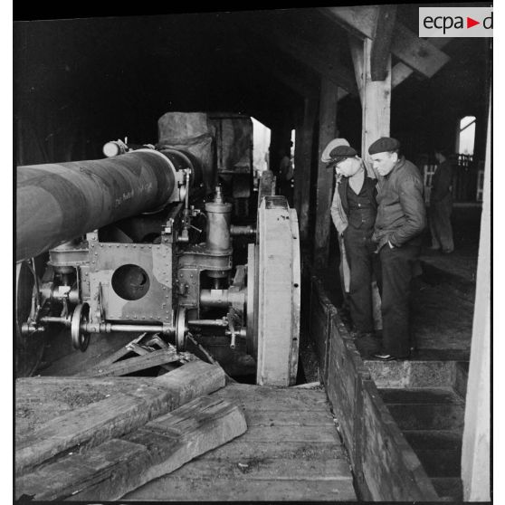 Un support en bois a cédé sous le poids d'un canon de 155 mm long.