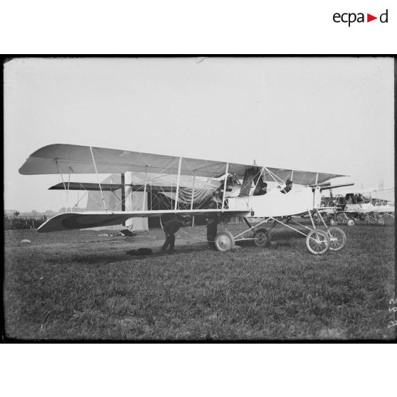 Bruay (Pas de Calais) parc d'aviation. [légende d'origine]