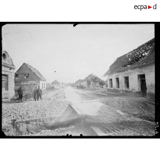 Vue générale de la Targette (Pas de Calais), à gauche ambulance du front. [légende d’origine]