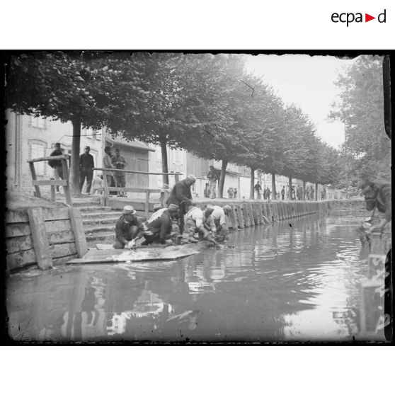 Suippes (4e armée). Le lavoir. [légende d’origine]