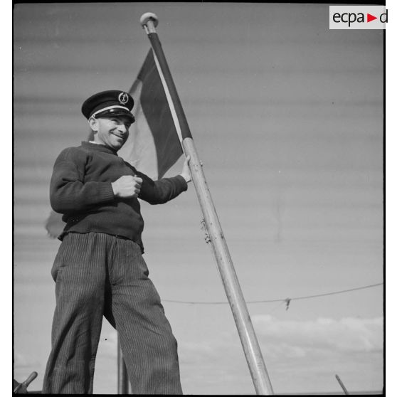 Premier maître à bord d'un chalutier de la marine marchande réquisitionné par la Marine nationale en qualité de dragueur de mines.