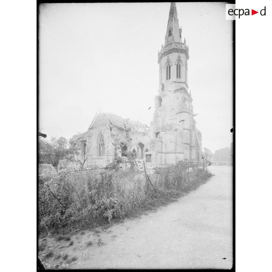 Beauzée (Meuse). Eglise, vue extérieure. [légende d’origine]