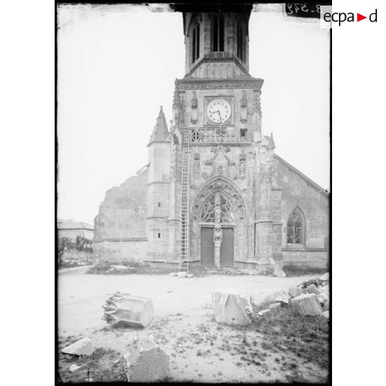 Beauzée (Meuse). Eglise, portail. [légende d'origine]