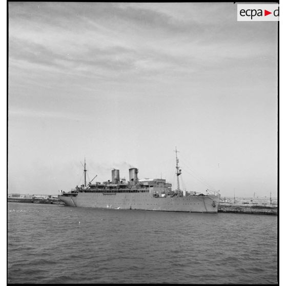 Le paquebot Colombie amarré dans le port de Marseille.