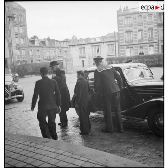 Arrivée au Havre de Georges Pernot, ministre du Blocus.