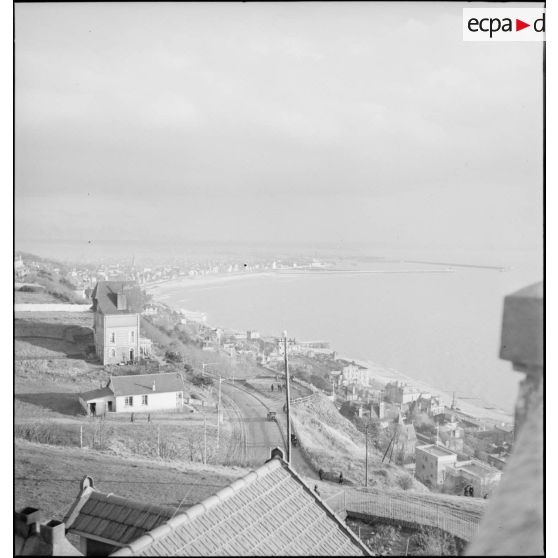 Vue sur la ville du Havre et le littoral depuis le fort de Sainte-Adresse.