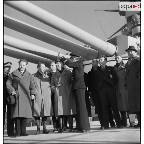 Journalistes américains à bord du cuirassé Dunkerque.