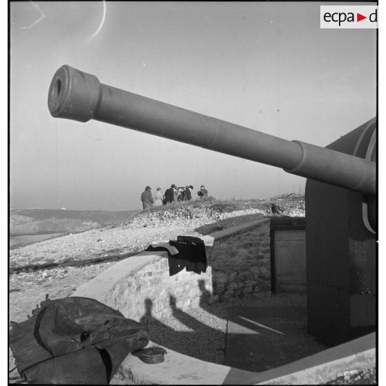 Journalistes américains en visite sur des ourages de défense côtière sur le littoral brestois.