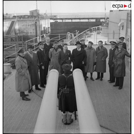 Journalistes américains à bord du cuirassé Dunkerque.