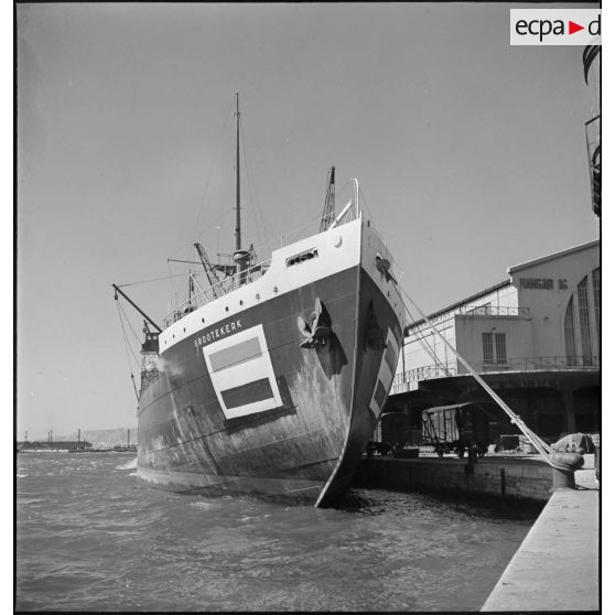 Le Grootekerk, cargo néerlandais, amarré dans le port de Marseille.