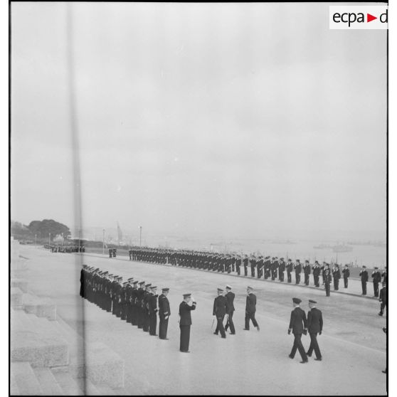 Visite du prince George, duc de Kent à l'Ecole navale à Brest.