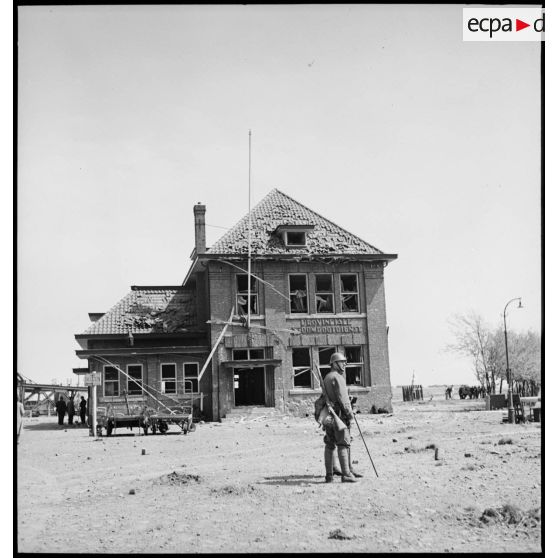 Dégâts et destructions dans la ville de Flessingue bombardée.