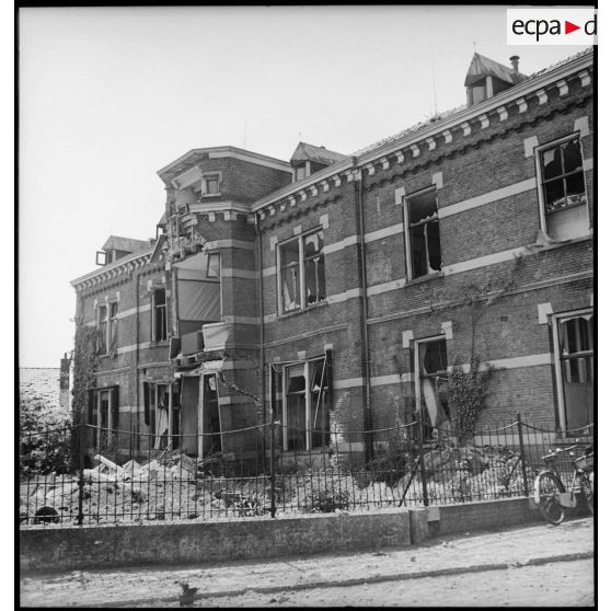 Dégâts et destructions dans la ville de Flessingue bombardée.