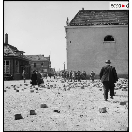 Dégâts et destructions dans la ville de Flessingue bombardée.