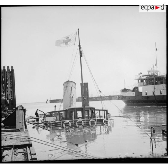 Dégâts et destructions dans le port de la ville de Flessingue.