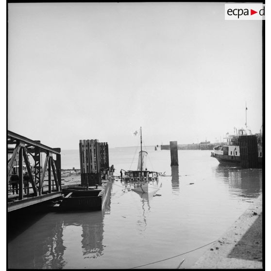 Dégâts et destructions dans le port de la ville de Flessingue.