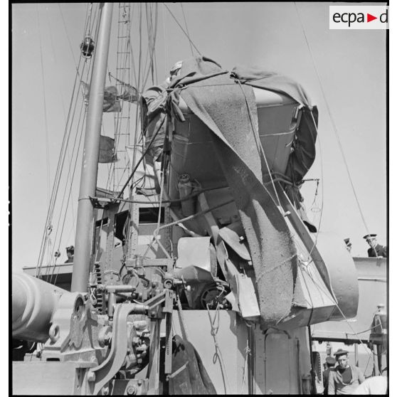 Dégâts et destructions dans le port de la ville de Flessingue.