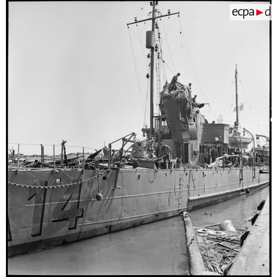 Dégâts et destructions dans le port de la ville de Flessingue.