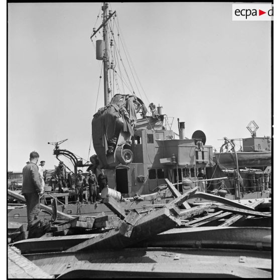 Dégâts et destructions dans le port de la ville de Flessingue.