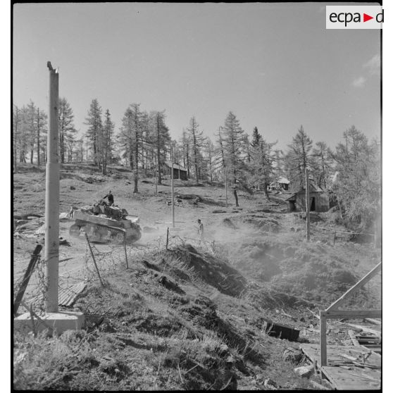 Le 1er régiment de fusiliers marins (RFM) au lieu-dit des Cabanes-Vieilles dans le massif de l'Authion.