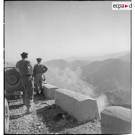 Le 1er régiment de fusiliers marins (RFM) au lieu-dit des Cabanes-Vieilles dans le massif de l'Authion.