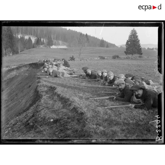 Vosges, manœuvre de chasseurs alpins. [légende d’origine]