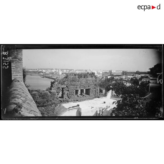 Rabat, un coin des remparts. [légende d’origine]