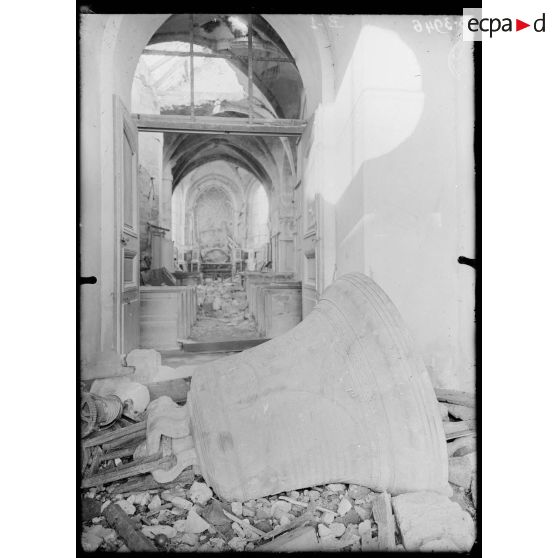 Barcy (Seine-et-Marne), l’église, le choeur. [légende d’origine]