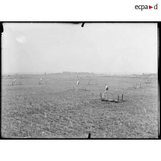 Panorama du plateau de Barcy, au fond la cote 107. [légende d’origine]