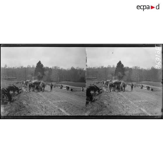 Longpont (Aisne), convoi anglais faisant la pause. [légende d’origine]