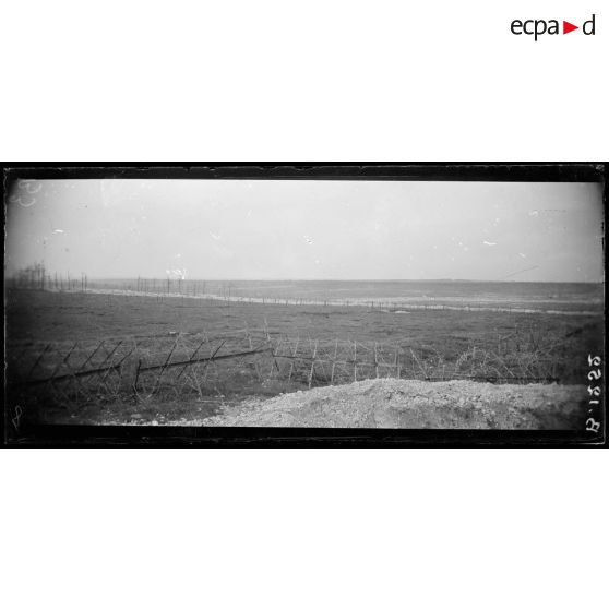 Panorama du champ de bataille du 25-9-15 : cuvettes de Souain - bois Bricot - tranchée d'York - cote 118. [légende d'origine]