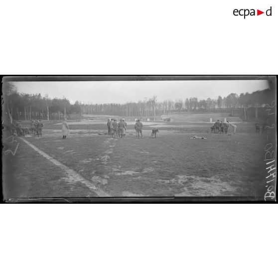 Camp d'instruction des mitrailleurs anglais. Le champ de tir et les cibles. [légende d'origine]