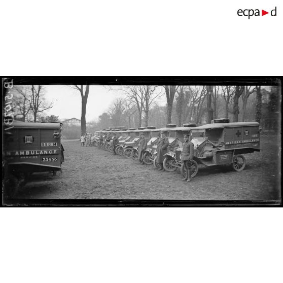 Paris. Ambulance américaine 21 rue Raynouard. Avant le départ. [légende d'origine]