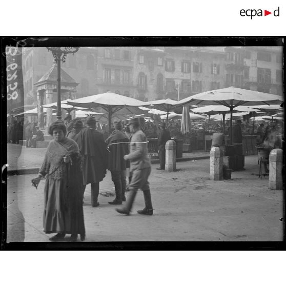 Vérone (Italie). Place du marché aux légumes. [légende d'origine]