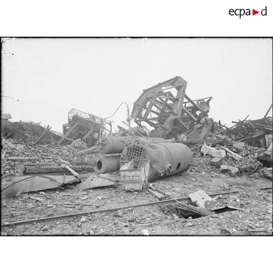 Lens (Pas-de-Calais). Fosse n°5. Chevalet et ventilateur. [légende d'origine]