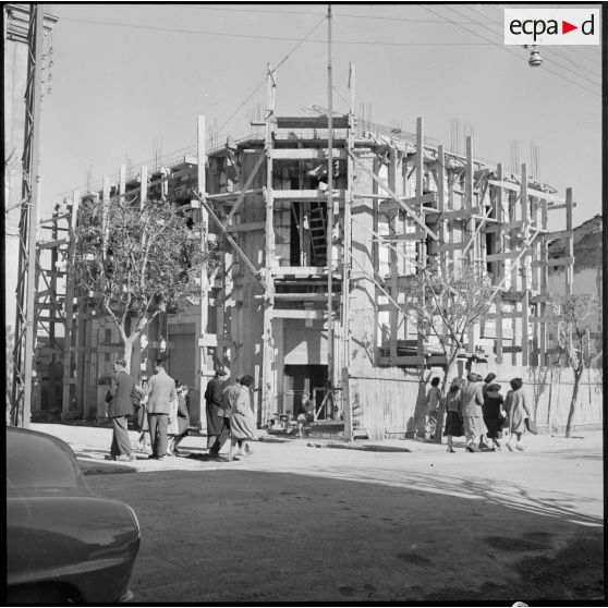 Vue d'un bâtiment en construction, Orléansville.