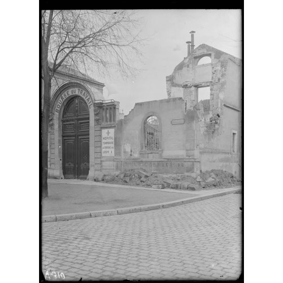 Reims, boulevard de la Paix, hôpital temporaire n°6, groupe B (bourse du travail). [légende d'origine]