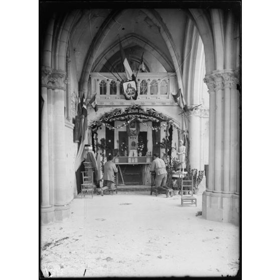 Bétheny, Marne, la chapelle de l'église où l'on officie encore. [légende d'origine]