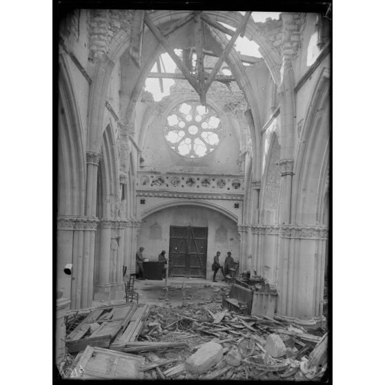 Bétheny, Marne, église. L'intérieur. [légende d'origine]