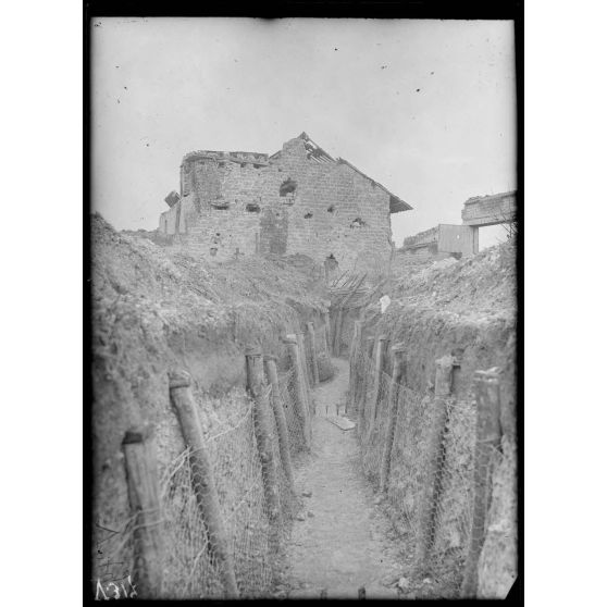 Bétheny, Marne, boyau du Président, alland de Bétheny aux 1ères lignes. [légende d'origine]