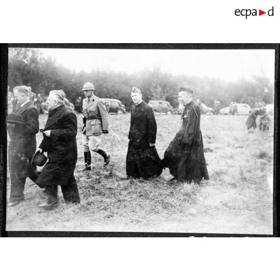 Photographie de groupe d'aumôniers militaires polonais lors de la cérémonie.