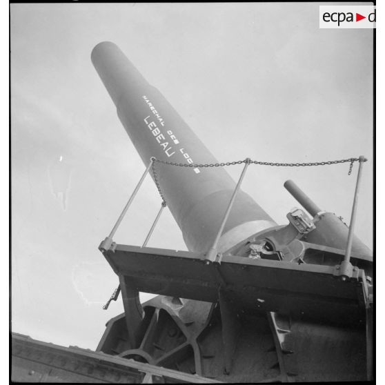 Divers plans rapprochés du tube de 400 mm de l'obusier de l'ALVF (artillerie lourde sur voie ferrée), baptisé maréchal-des-logis Lebeau.