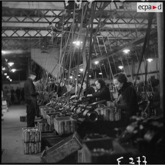 Plan général d'un atelier de fabrication de cartouches dans une usine d'armement.