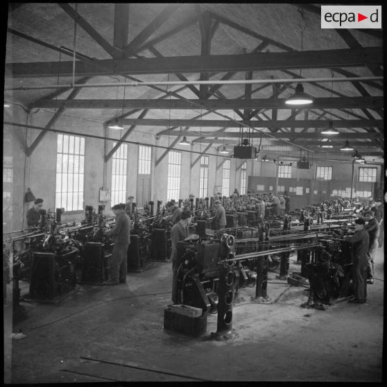 Plan général d'un atelier de fabrication de cartouches dans une usine d'armement.