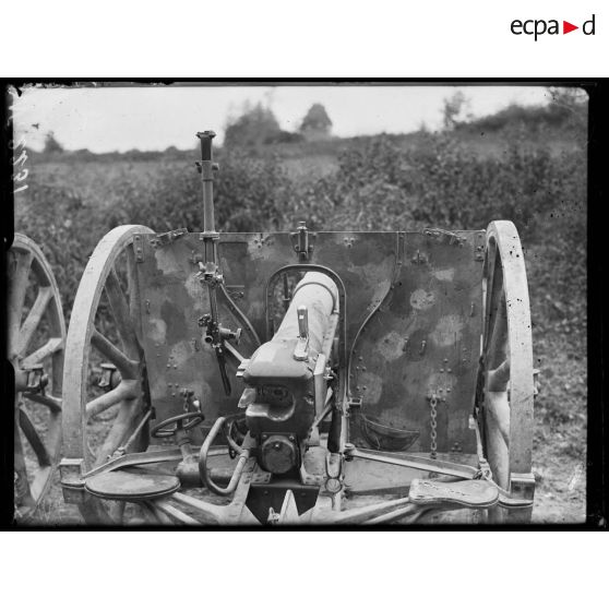 Lieuvillers, appareils de pointage d'une pièce de 7.7 cm allemande abandonnée. [légende d'origine]